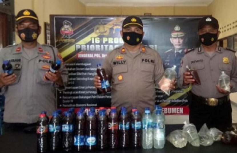 amankan ratusan botol miras