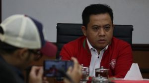 ribut dengan aparat