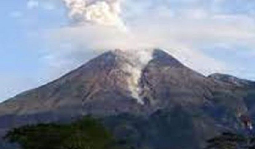 luncurkan awan panas