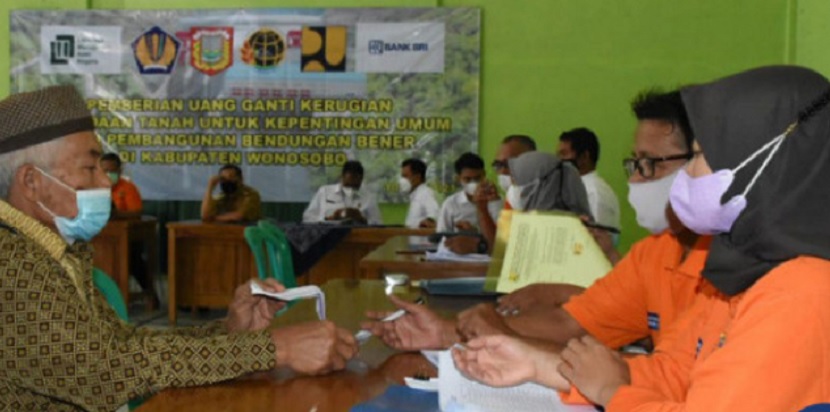 uang ganti rugi bendungan bener
