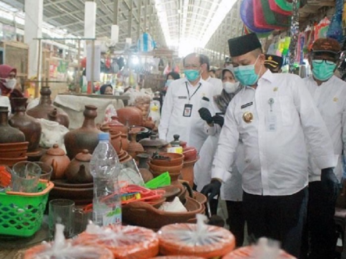 bantah naikan sewa