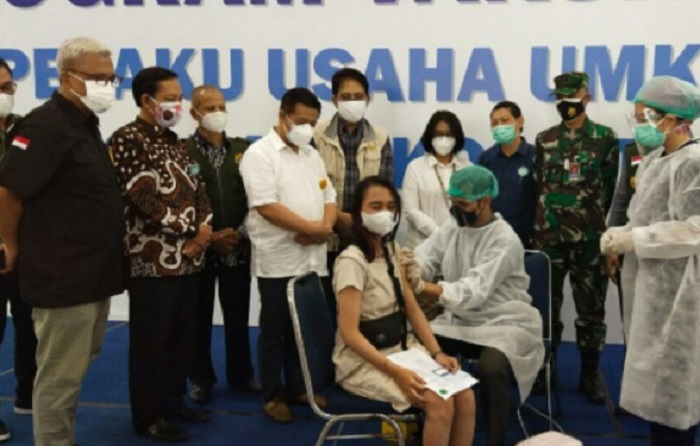vaksinasi pelaku usaha