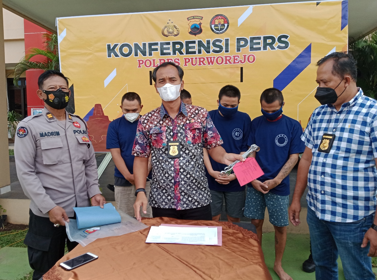 Curi Teraktor07