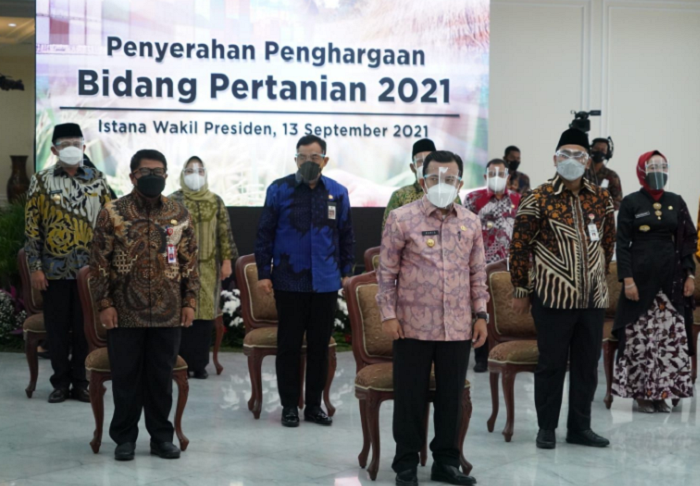 Raih Penghargan I 15