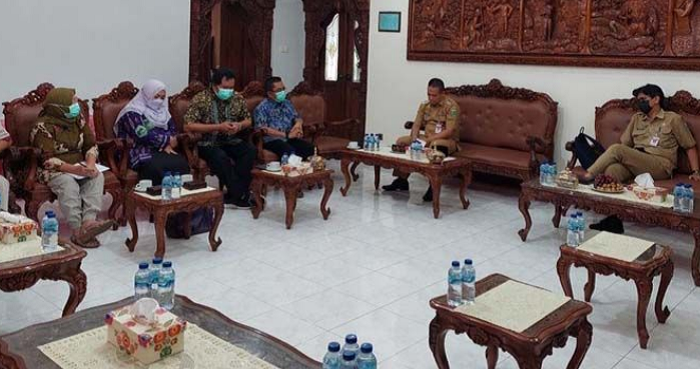 6j Mengadu