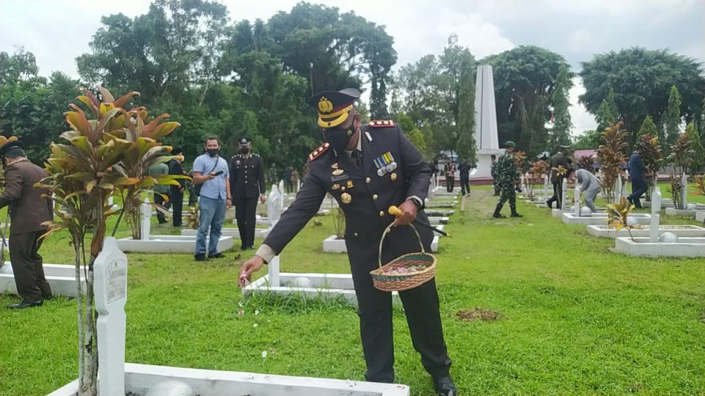 Peringati Hari Pahlawan , Bupati Purbalingga lepas mobil vaksin Jemput Bola 1 WhatsApp Image 2021 11 10 at 18.02.50 1