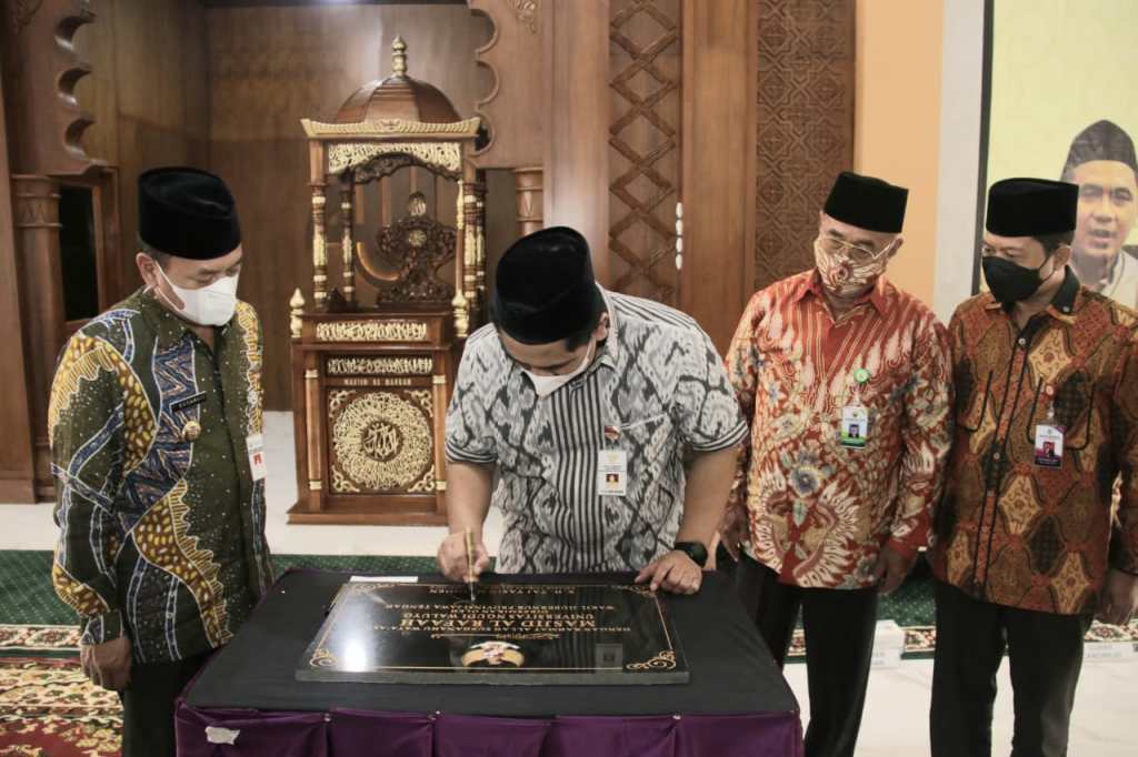 12aresmikan masjid