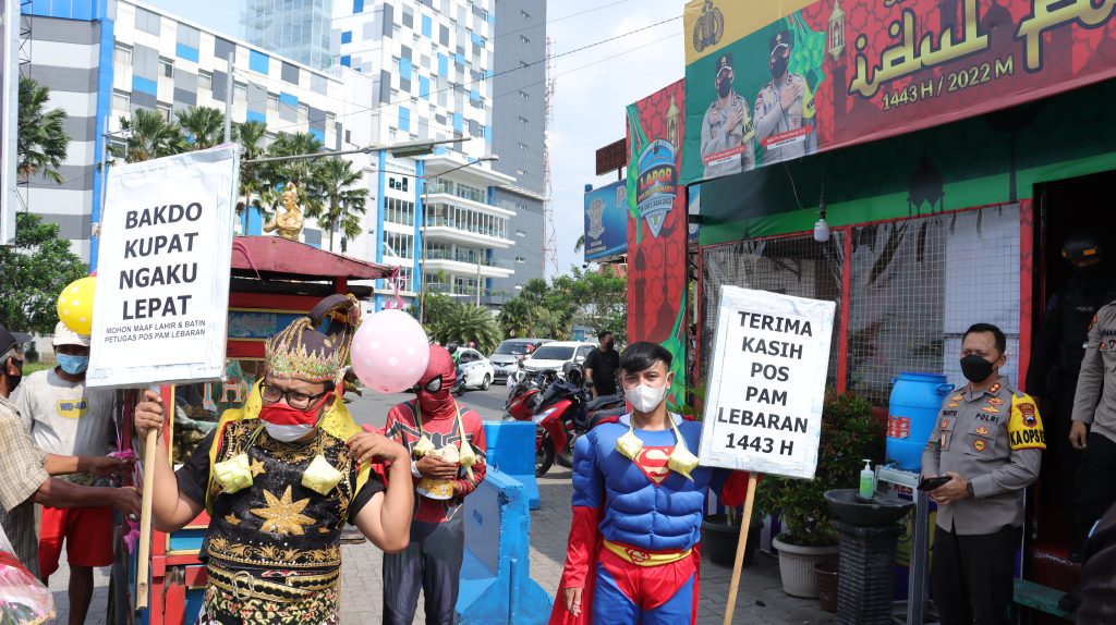 Pospam Solobaru Polres Sukoharjo Terima Apresiasi dan Kiriman Gerobak Kupat Tahu dari Masyarakat 1 IMG 9659