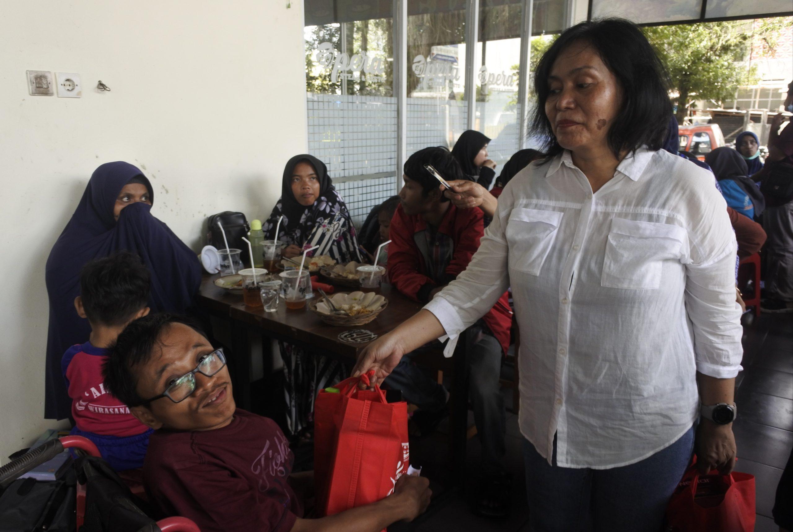 Peringati HDI, PPDI Purbalingga Potong Tumpeng dan Karnaval Kendaraan Roda 3 4 IMG 20221204 062240 1 scaled