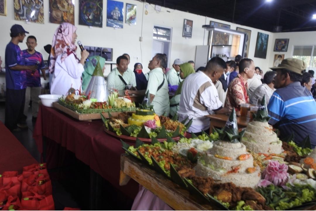 Peringati HDI, PPDI Purbalingga Potong Tumpeng dan Karnaval Kendaraan Roda 3 1 IMG 20221204 065037
