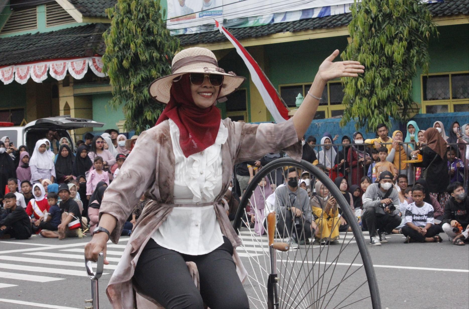 <strong>Old and New Dalam Purbalingga Carnival Vaganza 2022, Sepeda Penny Farthing dan </strong><strong>Motor Listrik</strong><strong> Tampil Eksotik</strong> 3 IMG 20221224 184046