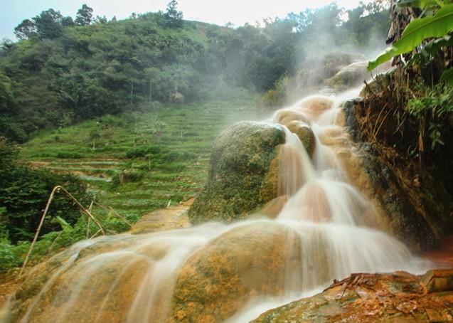 Air Terjun Giritirta