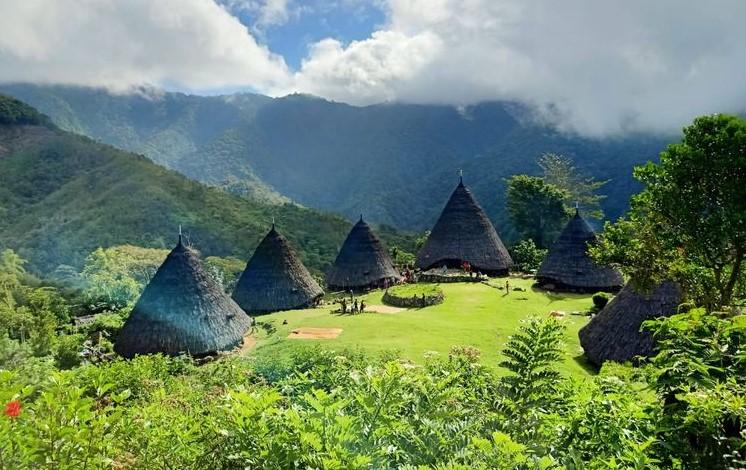 3 Pedesaan di Indonesia dengan Pesona Pemandangan Eksotis 3 Desa Wae Rebo Flores NTT