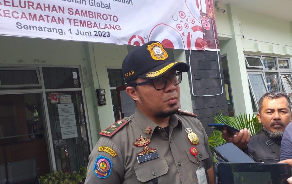 penundaan pembongkaran lapak