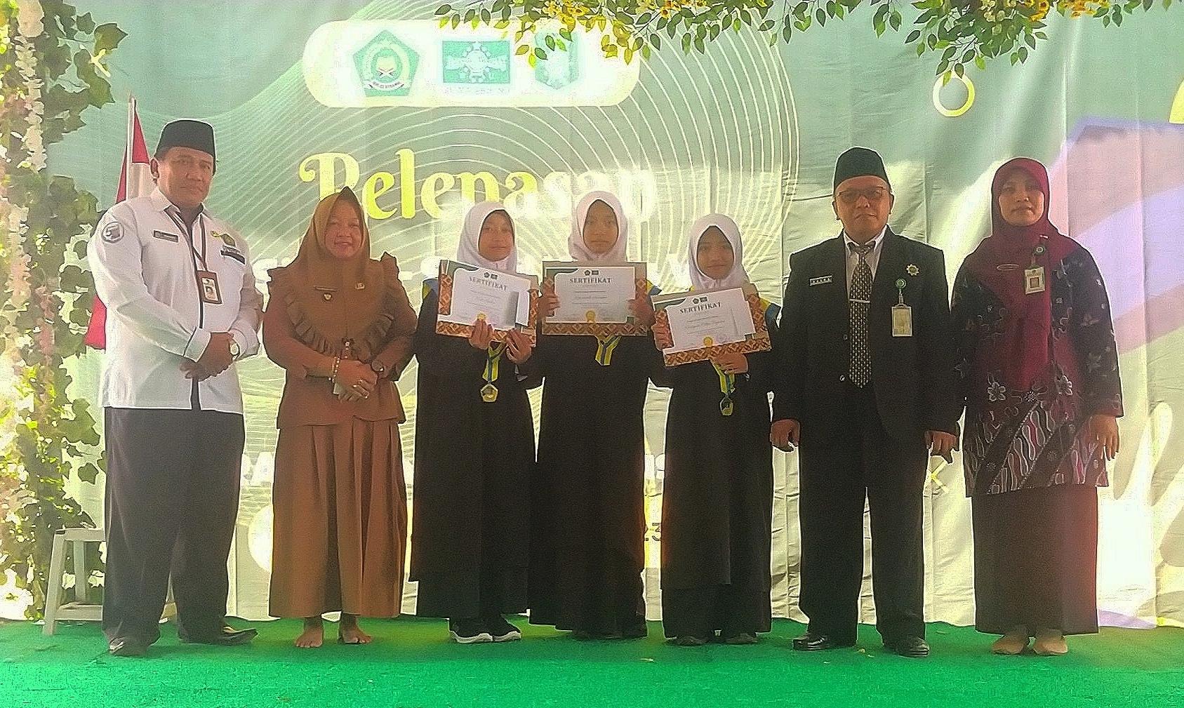 Rutin, MI Ma'arif NU Majasem Adakan Proses Pelepasan Kelas 6 Secara Meriah 3 IMG 20230616 182517