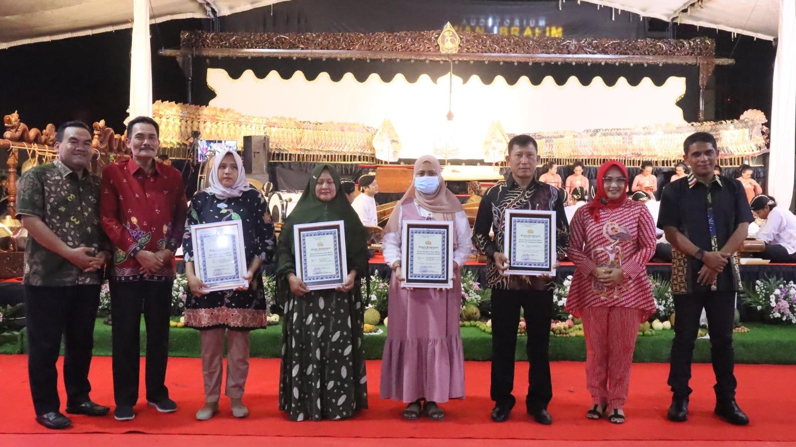 Polres Blora gelar Wayang kulit sekaligus memberikan penghargaan kepada anggota dan masyarakat