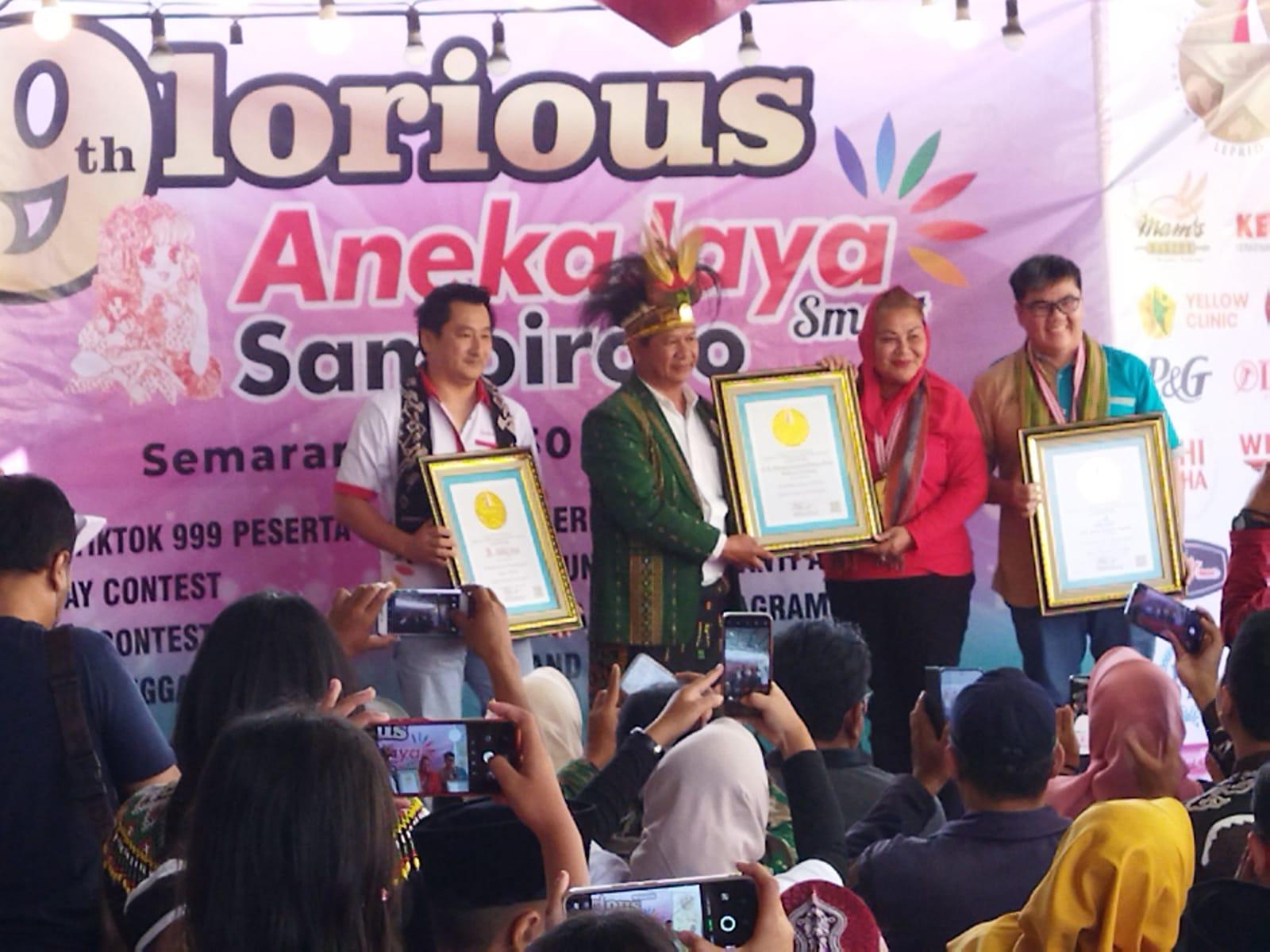 Wali kota Semarang menerima penghargaan dari Ketua Umum dan Pendiri LEPRID Paulus Pangka