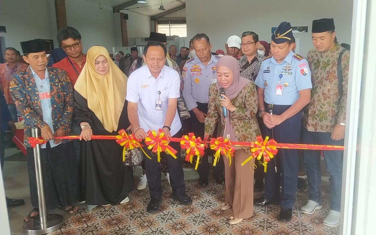 Keberangkatan ibadah umrah ke tanah suci Makah warga Kabupaten Purbalingga dan Banyumas Raya melalui Bandara Jenderal Besar Soedirman JBS Purbalingga yang perdana diberangkatkan pagi tadi Sabtu 26