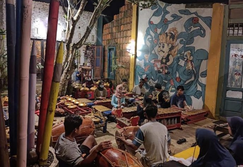 Umah Wayang Desa Selakambang