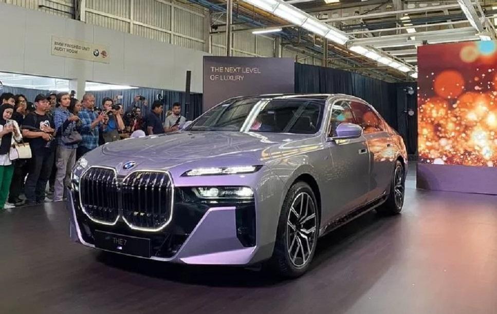 BMW i7