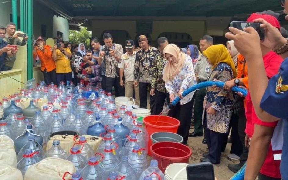 bantuan air bersih