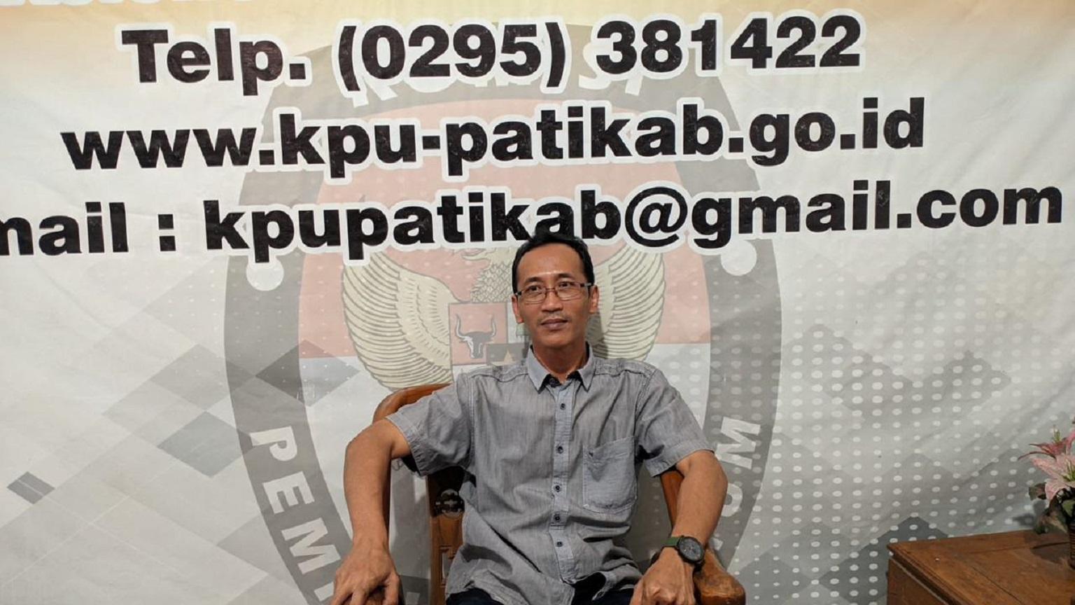 Pelaksana tugas Plt Ketua KPU Pati Haryono saat berada di ruang kerjanya