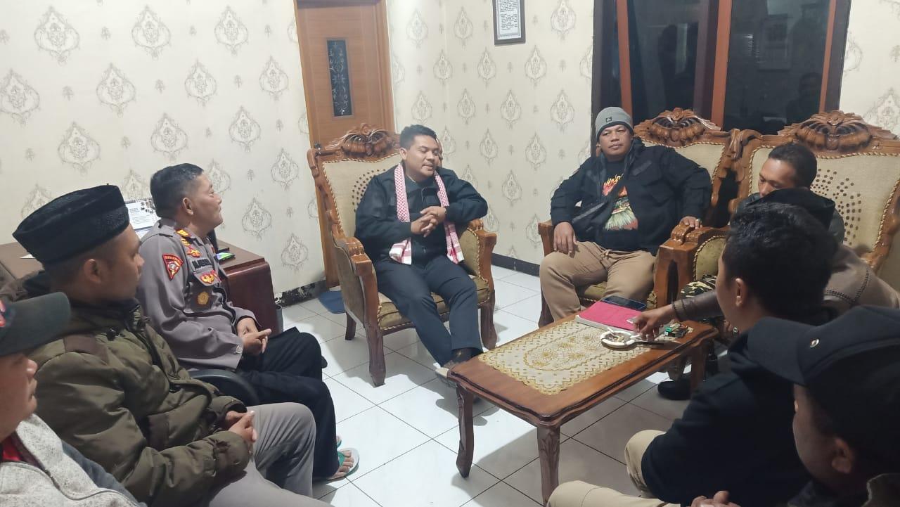 Mediasi kedua pihak dari warga desa Gataksari dan Lengkong Bulu menyatakan sudah saling memaafkan dan sepakat berdamai. foto : kapolres