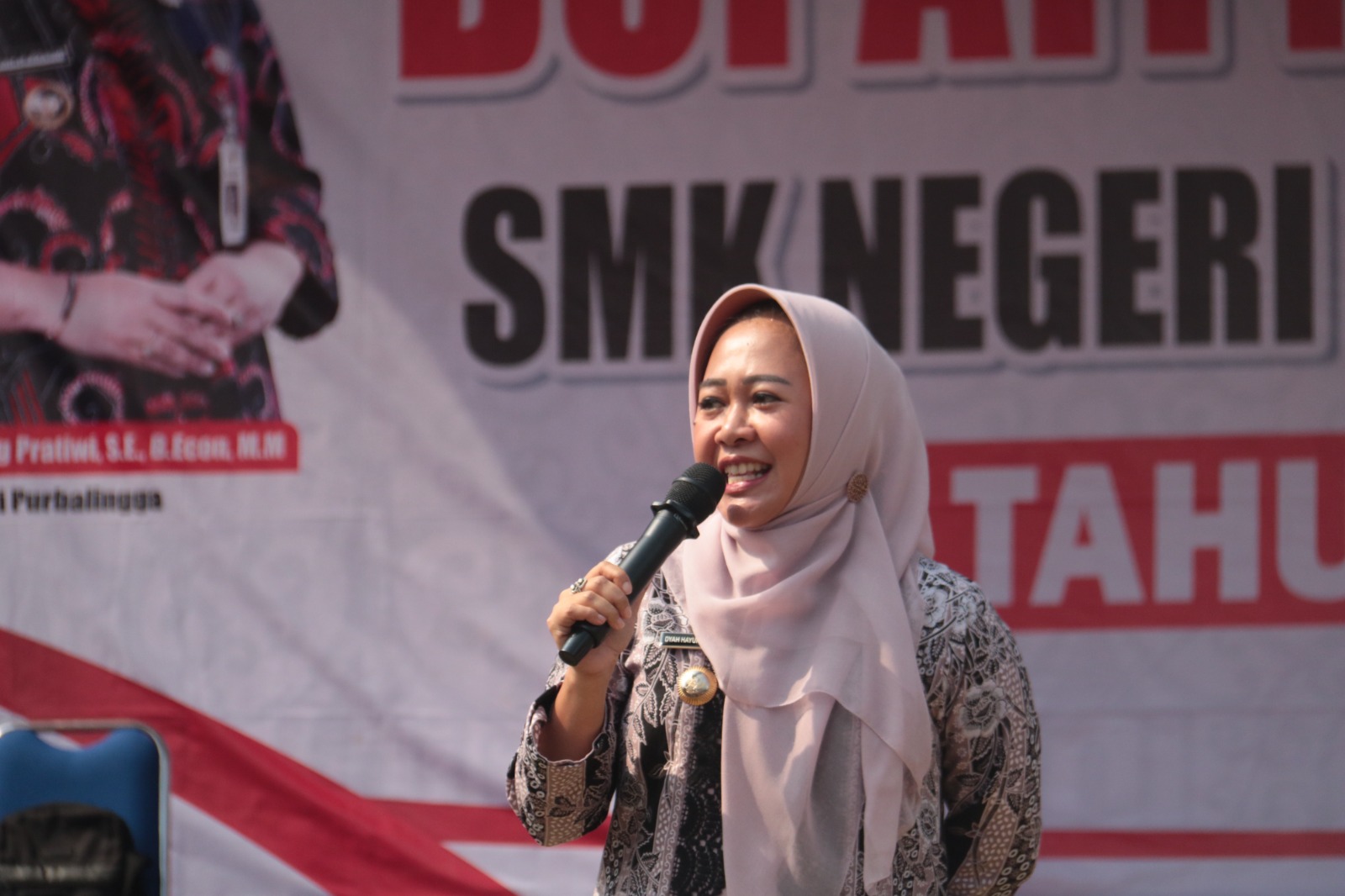 Bupati Tiwi Ingatkan Ojo Kawin Bocah dalam kegiatan Bupati Mengajar di SMKN 1 Kaligondang, Purbalingga, foto : kominfo