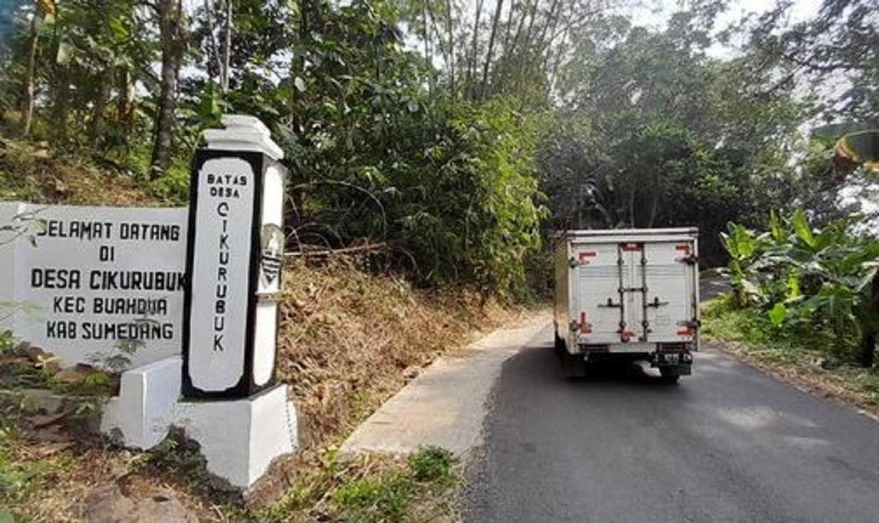 Gapura selamat datang Desa Cikurubuk Kabupaten Sumedang
