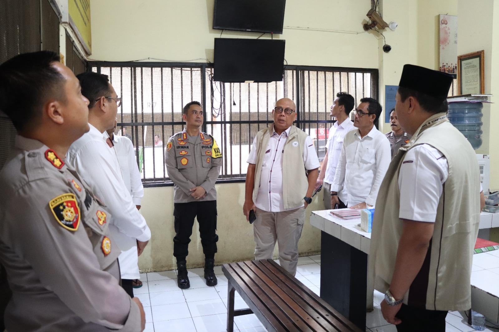 Kompolnas melakukan kunjungan kerja di kantor Polrestabes Semarang