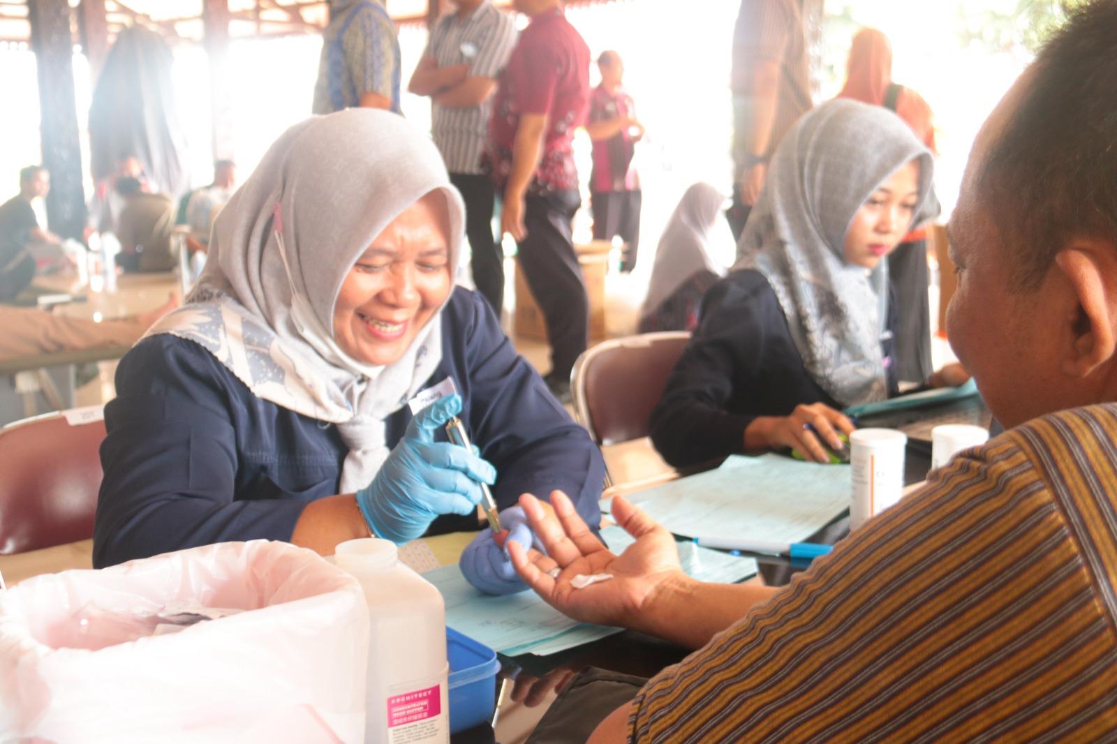 Rayakan HUT Ke-52, Puluhan Anggota Korpri Purbalingga Donor Darah. foto: ist