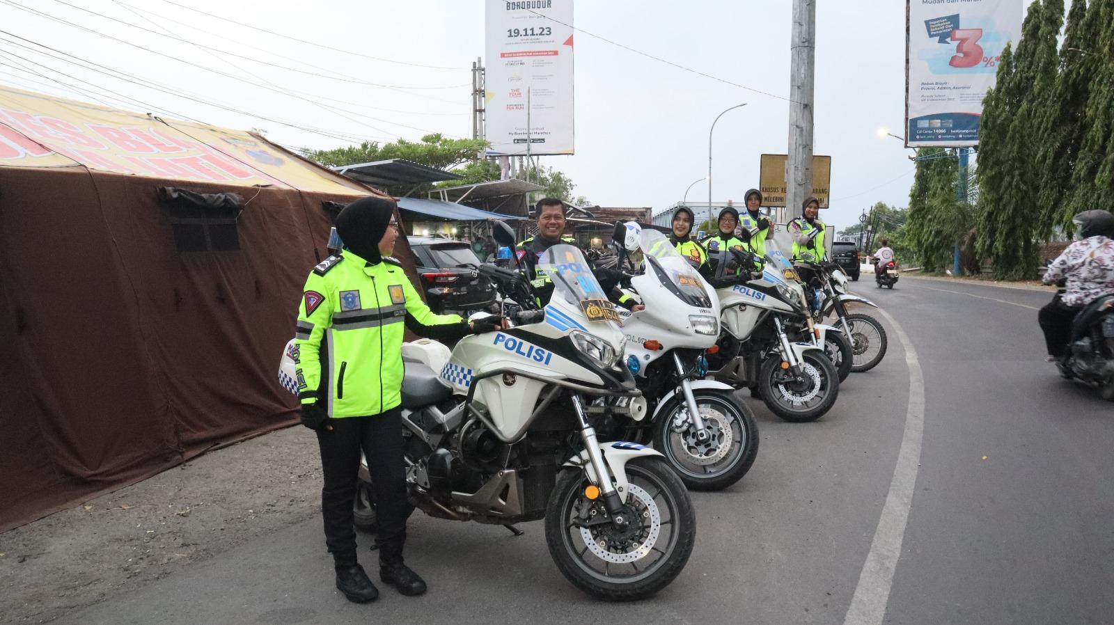 Kapolres Blora AKBP Agus Puryadi, pimpin 5 Polwan Polres Blora melaksanakan patroli dengan mengendarai moge. fto: Dhanny Setyawan/Mercusuar.co