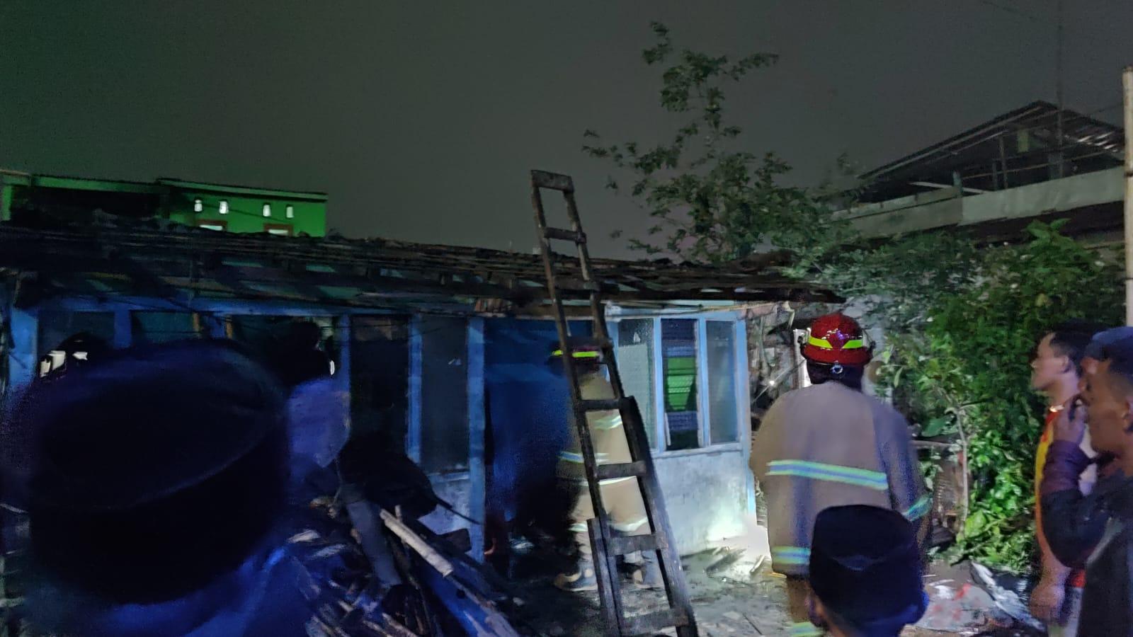 Akibat Kebakaran sebuah rumah habis terbakar di Krajan Maron, Garung. foto: bpbd