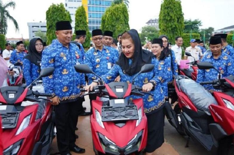 kendaraan Wali Kota Semarang Hevearita Gunaryanti Rahayu saat penyerahan inventaris sepeda motor baru untuk 177 lurah di Semarang, Rabu (29/11/2023). (mercusuar.co/Pemkot Semarang)
