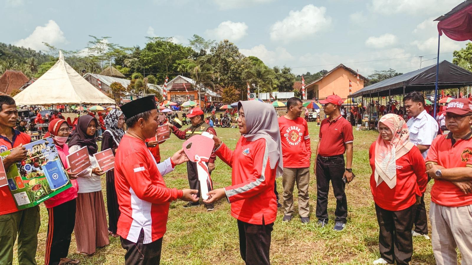 Antusiasme masyarakat Desa Kaliori, Karanganyar, Purbalingga pada kegiatan Bupati Tilik Desa. foto: kominfo