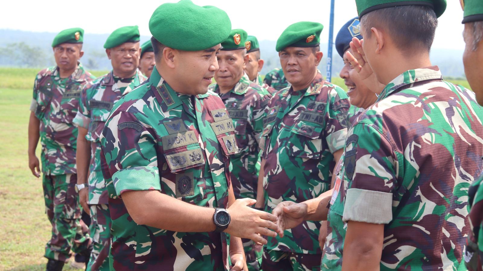 Danrem 07/Wk Kolonel Czi Mohammad Andhy Kusuma, S.E., S.Sos., M.M,, M.Han saat menghadiri kegiatan yang bertema "Ketahanan Pangan Untuk Indonesia Maju" di lapangan Desa Sempor Lor Purbalingga. foto : kominfo
