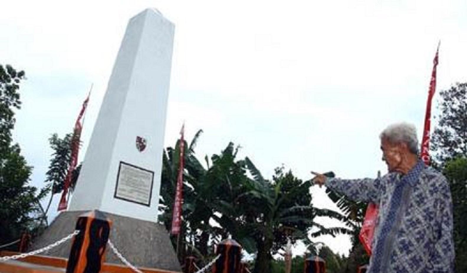 tugu Desa Kolam