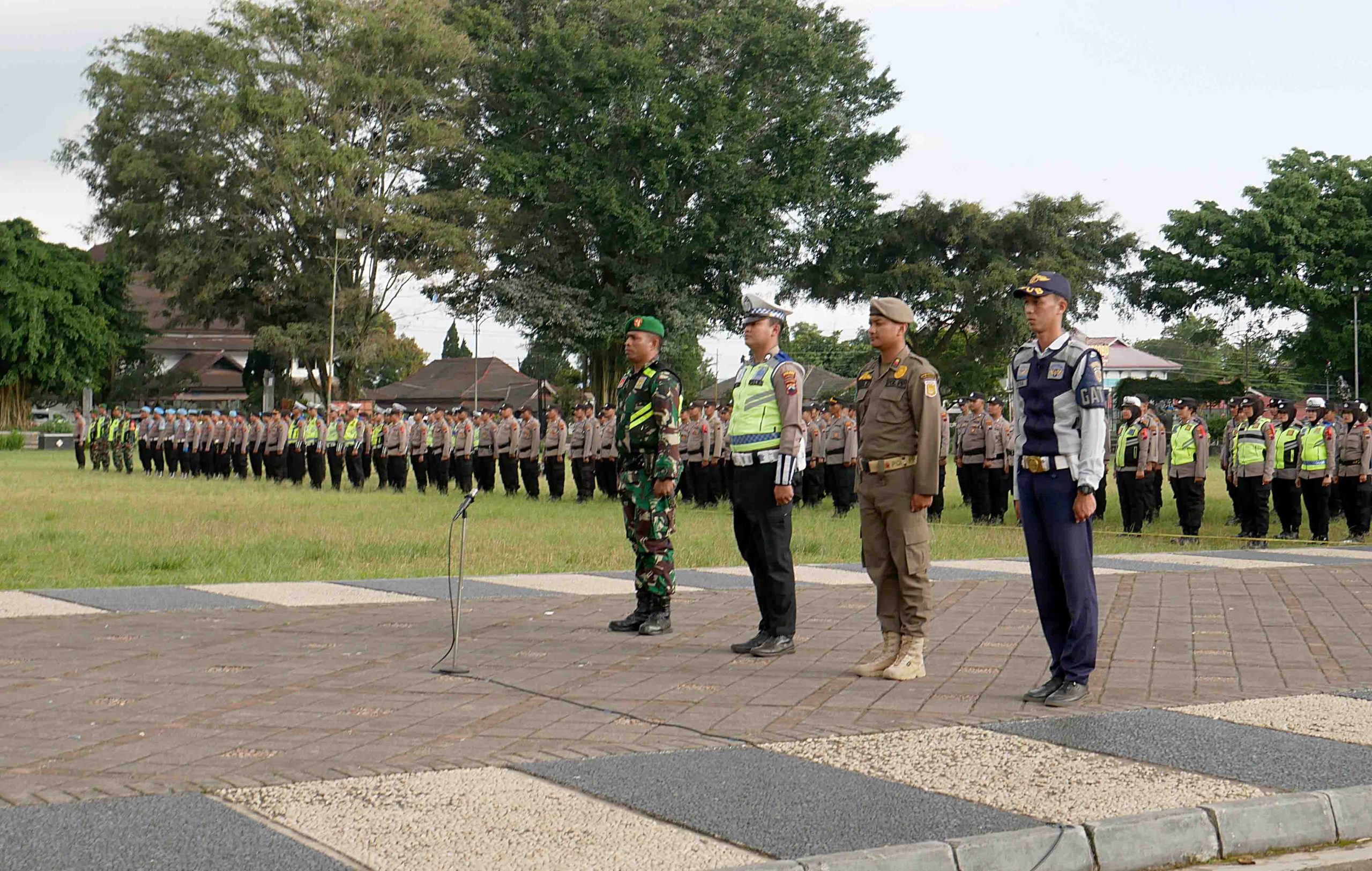 Apel Gelar Pasukan Operasi Lilin 2023 sebagai bagian dari upaya pengamanan perayaan Natal dan Tahun Baru 2024, di Alun-alun Wonosobo, Kamis (21/12/2023). (Mercusuar.co/Arul Bogel)