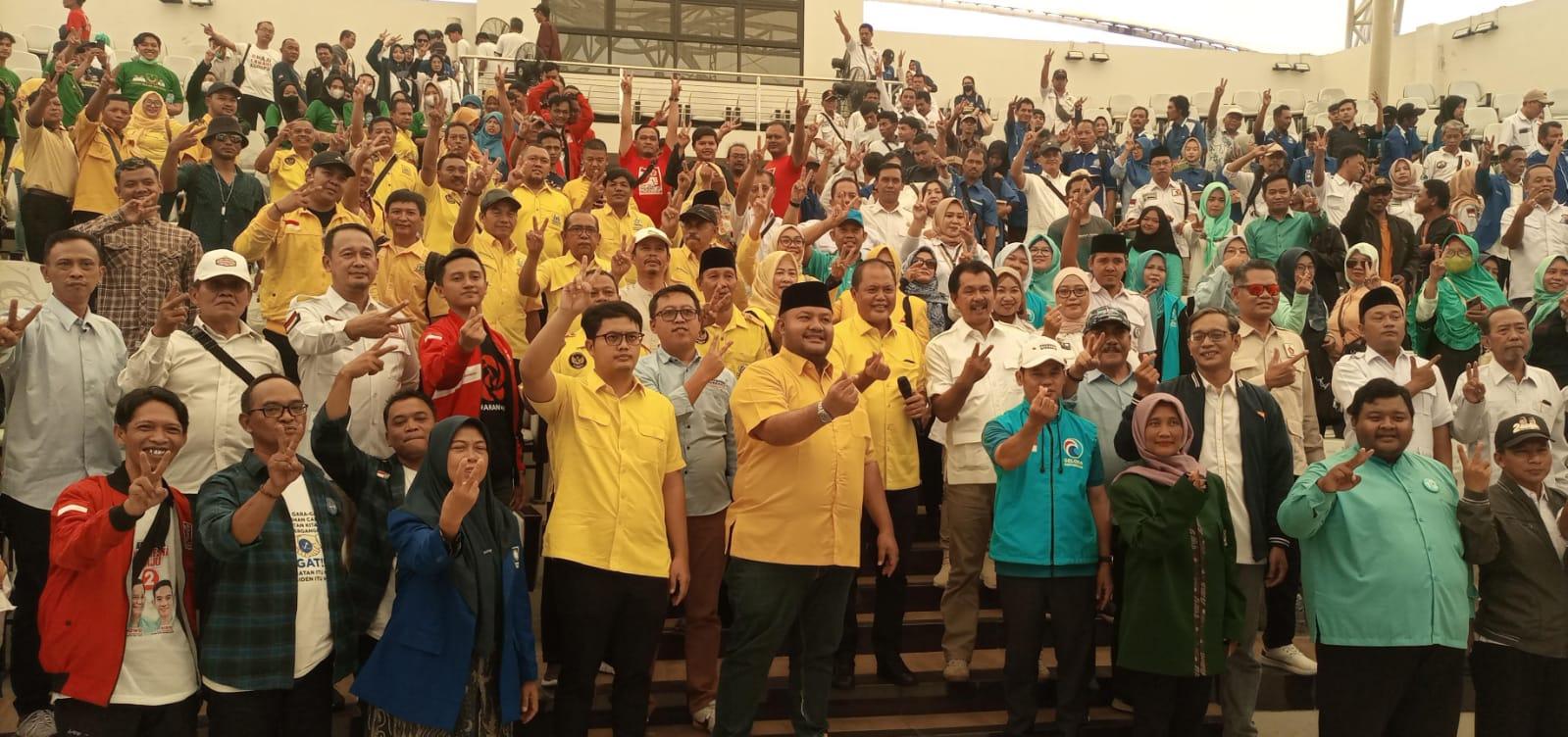 kim Sejumlah pengurus dan kader partai Koalisi Indonesia Maju Karanganyar meneriakkan menang satu putaran Pilpres 2024 usai konsulidasi di Gedung Teater Karanganyar.