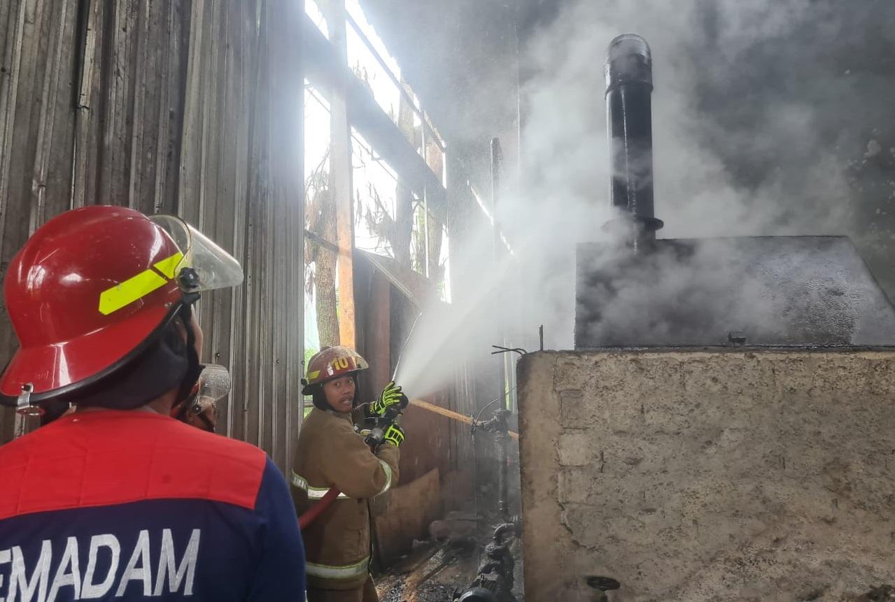 Kebakaran Pabrik di Wonosobo Akibatkan 1 Karyawan Alami Luka Bakar