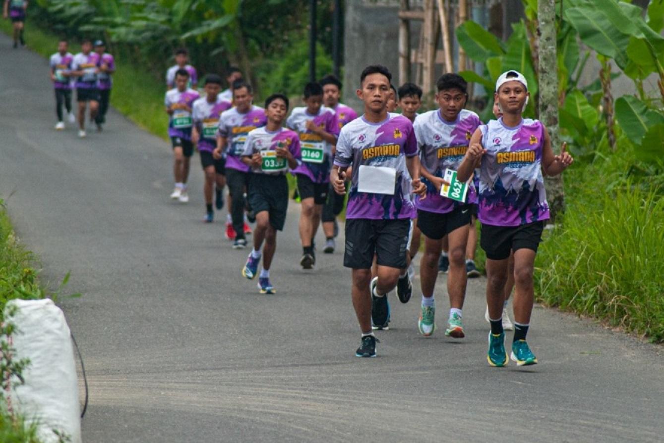 Sebanyak 1500 peserta berpartisipasi dalam kompetisi ASMADA RUN 10K & FUN RUN 5K yang diikuti oleh pelari amatir dan profesional dari berbagai daerah di Indonesia, Minggu (17/12/2023).