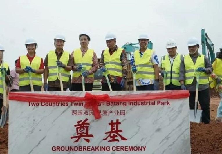 Peletakan batu pertama Kawasan Industri Batang di bawah Two Countries Twin Parks China-Indonesia mulai dibangun di Kabupaten Batang, Jawa Tengah, Minggu (10/12/2023).