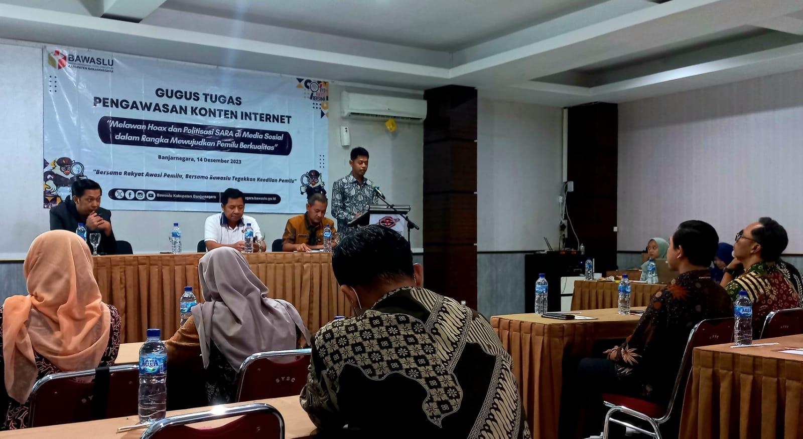 Bawaslu Kabupaten Banjarnegara menyelenggarakan rapat koordinasi Gugus Tugas Pengawasan Konten Internet dalam upaya mencegah penyebaran hoaks, politisasi sara di media social dalam rangka mewujudkan pemilu damai, khususnya di Kabupaten Banjarnegara. (Mercusuar.co/Mochammad Anhar)