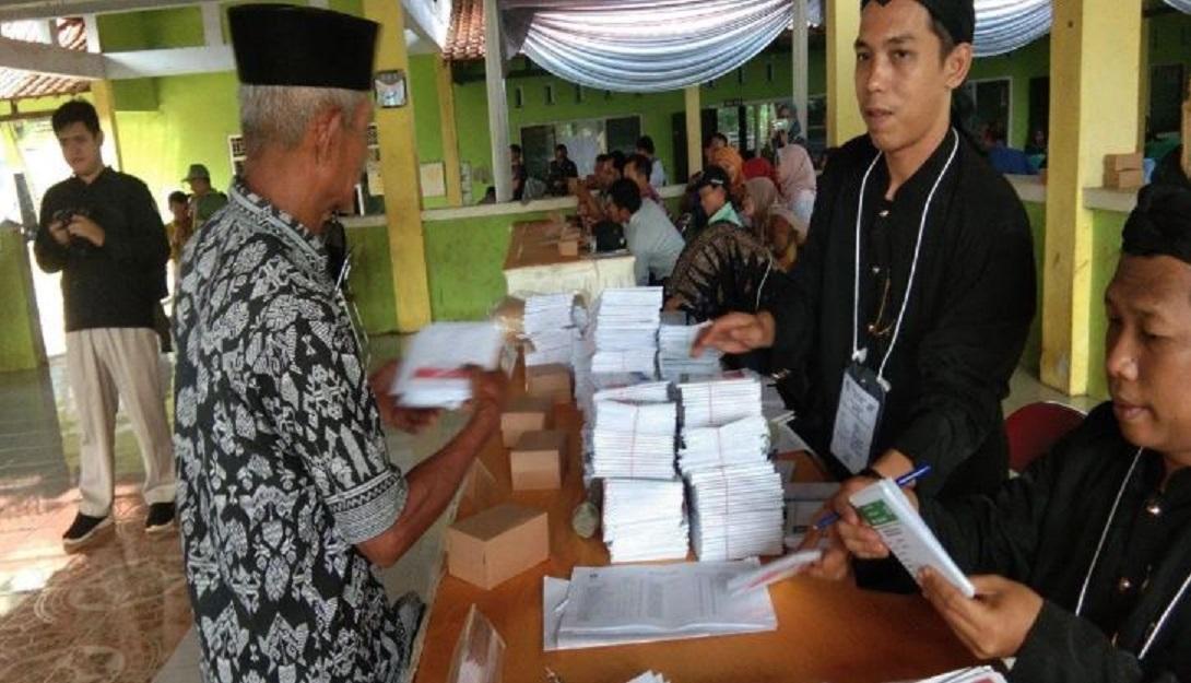 KPU Kabupaten Batang mengadakan simulasi pemungutan dan penghitungan suara Pemilu 2024 di Desa Candiareng, Kabupaten Batang, Rabu (27/12/2023).