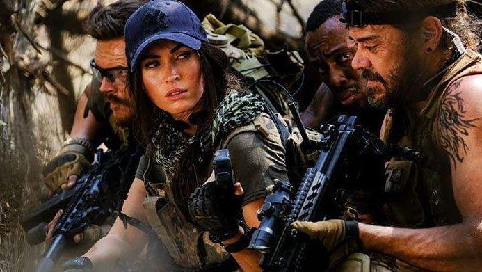Aksi Megan Fox sebagai tentara penyelamatan sandera di dalam film "Rogue".