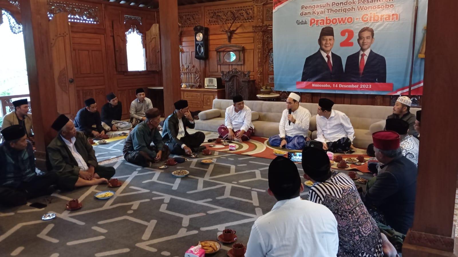 Thoriqoh KH. R. Mahfudz Hamid, dari Ponpes Al Anwar, Maron, Kecamatan Loano, Kabupaten Purworejo menyampaikan bahwa para pengasuh ponpes berkomitmen untuk mendukung pasangan Prabowo-Gibran.