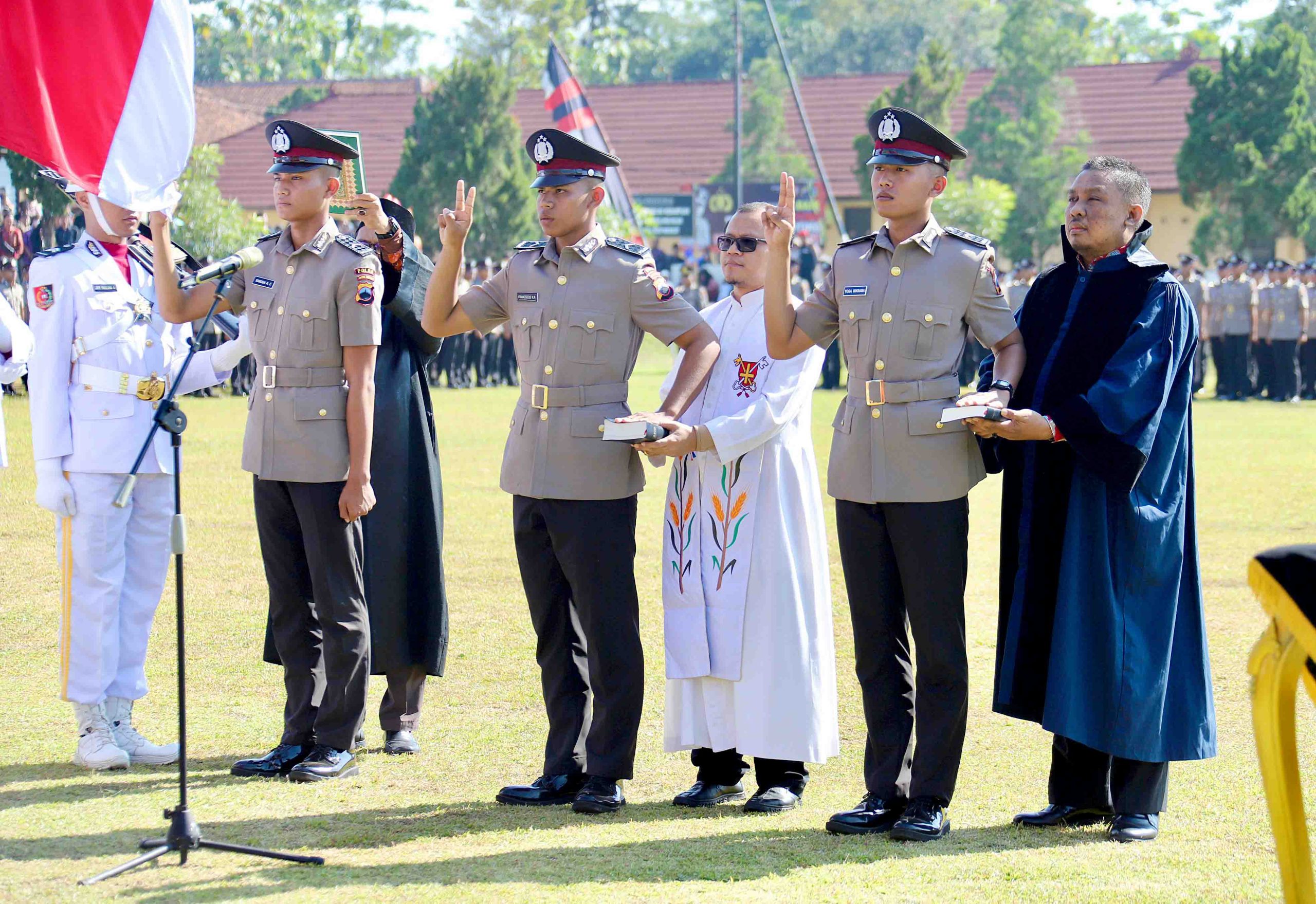 Sebanyak 726 siswa dilantik menjadi Bintara Polri di SPN Purwokerto gelombang II  tahun 2023. Diktukba