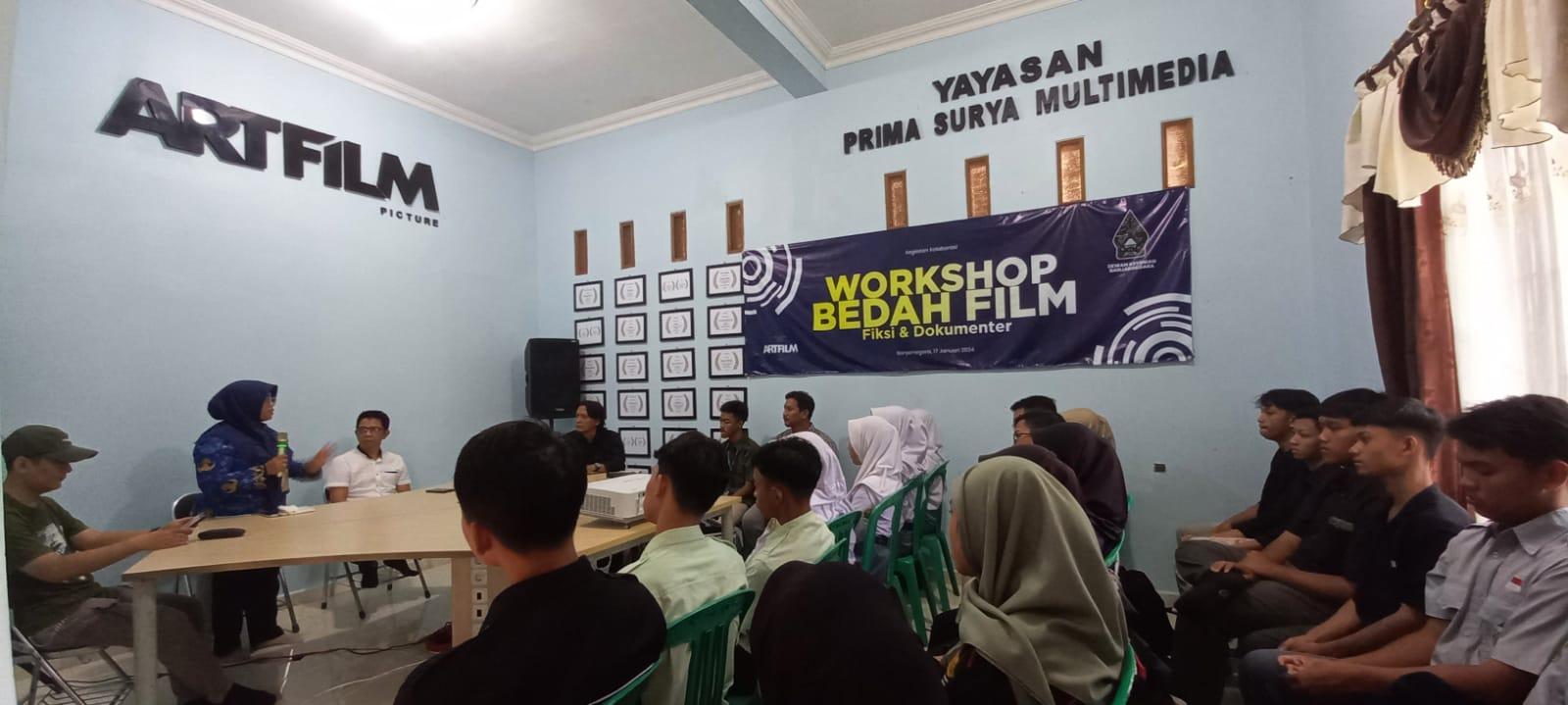 Dewan Kesenian Daerah (DKD) Kabupaten Banjanegara menggelar workshop bedah film fiksi dan dokumentasi di rumah produksi Artfilm Kutabanjarnegara