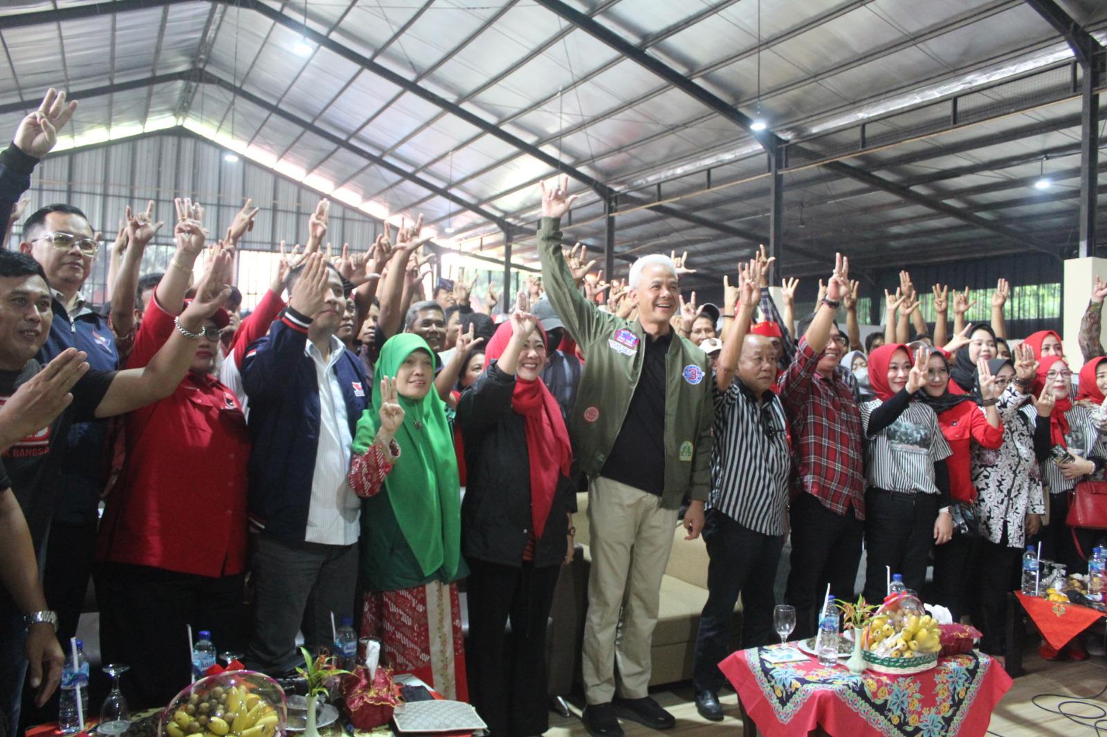 Capres Ganjar Pranowo melakukan safari politik di Kabupaten Purbalingga, bertempat di gedung Indragiri Owabong Cotage, Purbalingga (Senin (15/1/2024).
