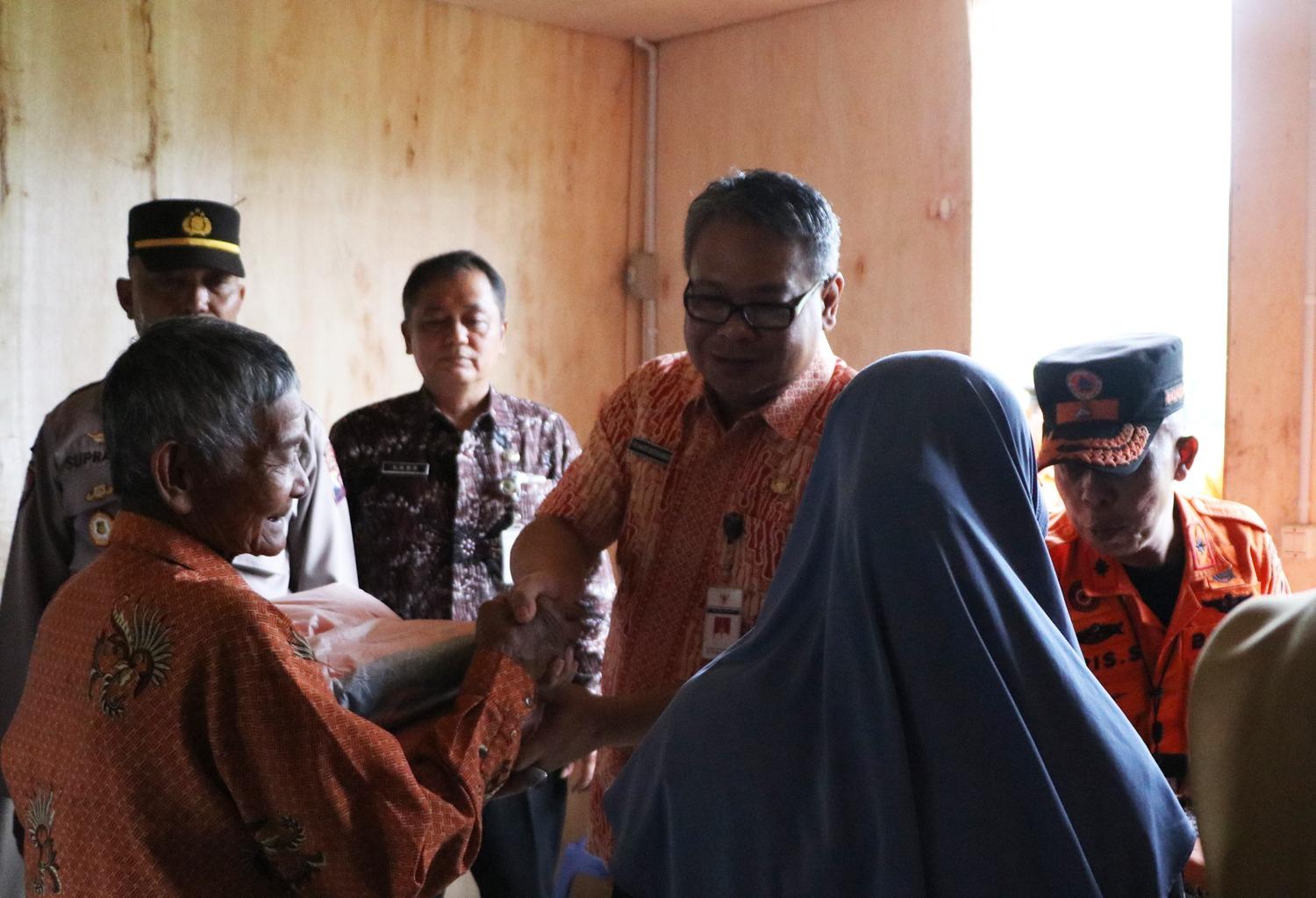 Pemkab Banjarnegara Serahkan Huntara untuk Korban Bencana Longsor 1 Pemkab Banjarnegara Serahkan Huntara untuk Korban Bencana Longsor